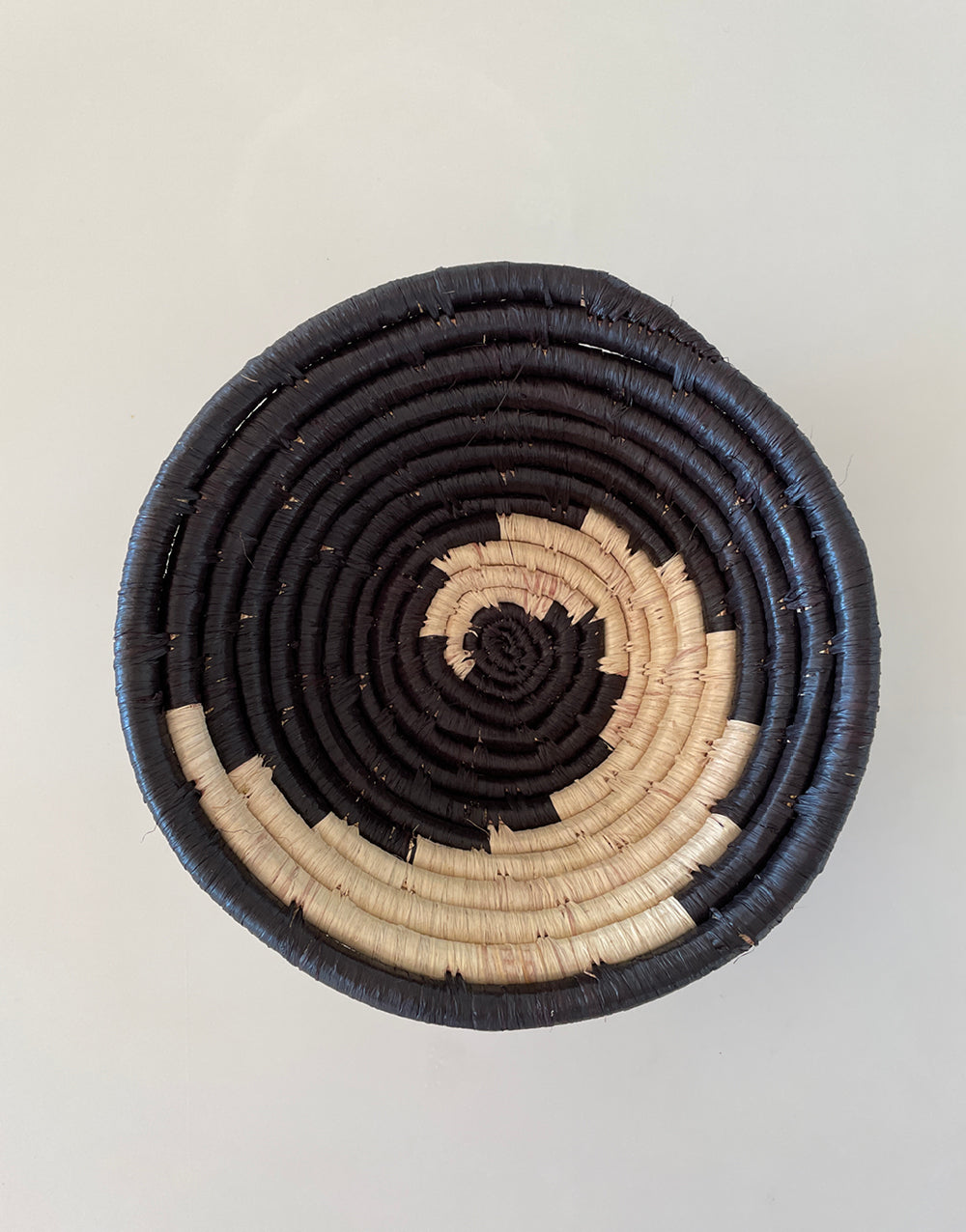 Banana Leaf & Raffia Bowl - Black & White Swirl