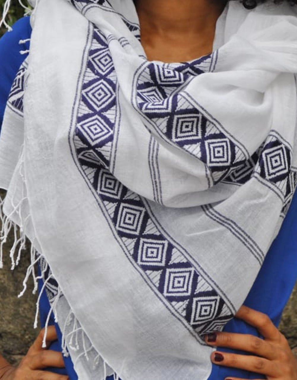 Queen Taitu Shawl - White & Navy